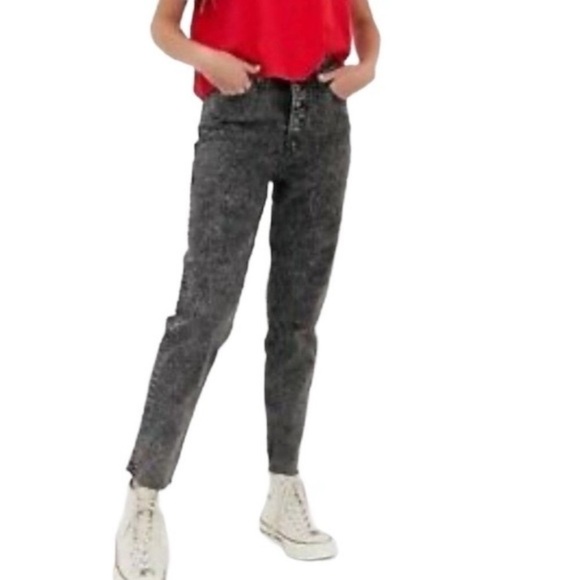 LEVI'S Acid Washed Black High Rise Mom Jeans -‎ Size 31 raw hem buttons fly - Picture 1 of 16